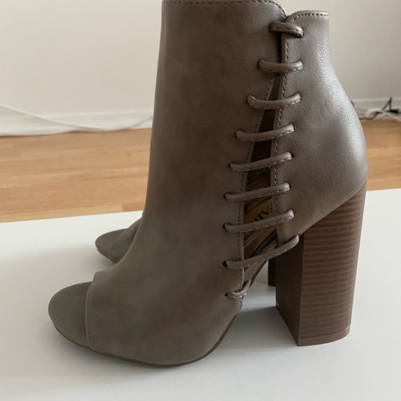 Nice open toes booties - Picture 5 of 6